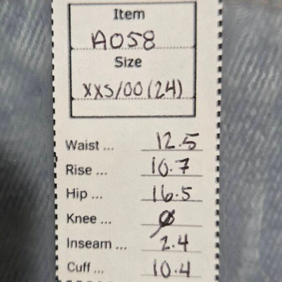 Levi's Rolled Up Short Jeans(A058)-Size 24 for Women - Picture 8 of 8